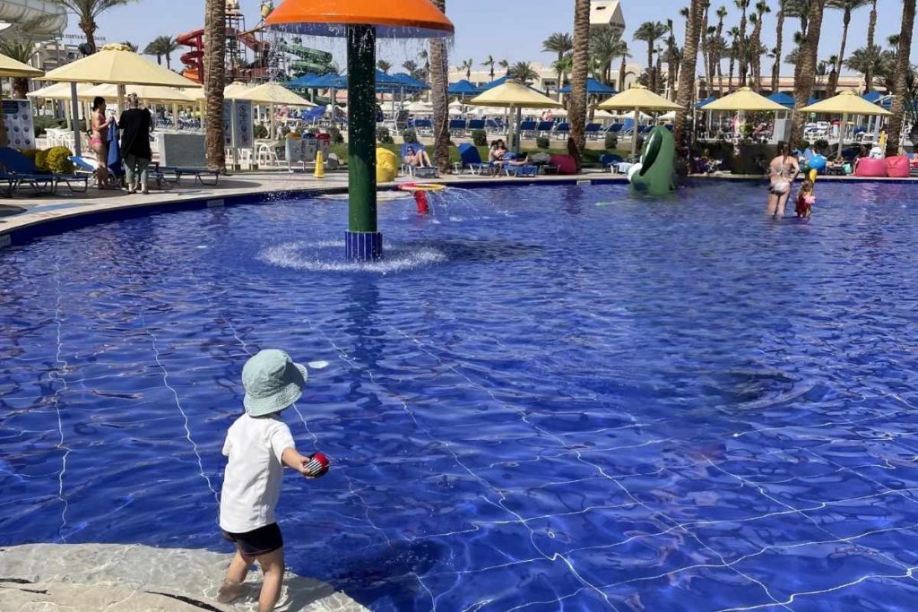 Ägypten mit Kleinkind Kinderpool Rutsche Hotelanlage
