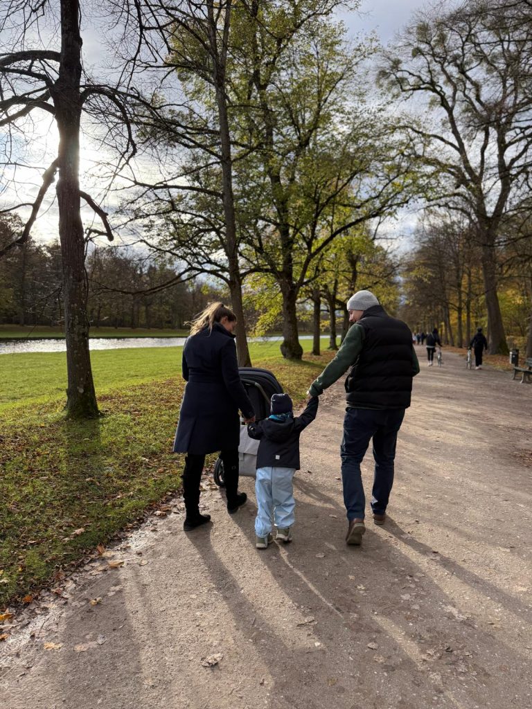 München mit Kleinkind Spaziergang im Nymphenburger Schlosspark